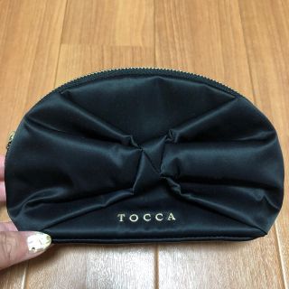 トッカ(TOCCA)の美品🌟TOCCAリボンポーチ ブラック(ポーチ)