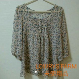 ローリーズファーム(LOWRYS FARM)の新品LOWRYS FARM/花柄七分袖ブラウス/チュニック(シャツ/ブラウス(長袖/七分))