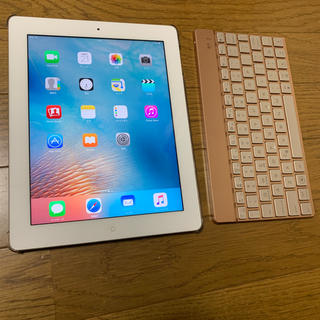 アイパッド(iPad)のiPad 第3世代 16GB ケース&キーボード付き(タブレット)