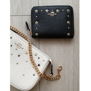 コーチ(COACH)の新品★コンパクト財布、ゴールド スタッズ フラワー、COACH コーチ、折り財布(財布)