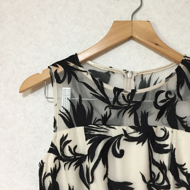 GRACE CONTINENTAL(グレースコンチネンタル)の未使用 グレースコンチネンタル 刺繍ドレス レディースのワンピース(ひざ丈ワンピース)の商品写真