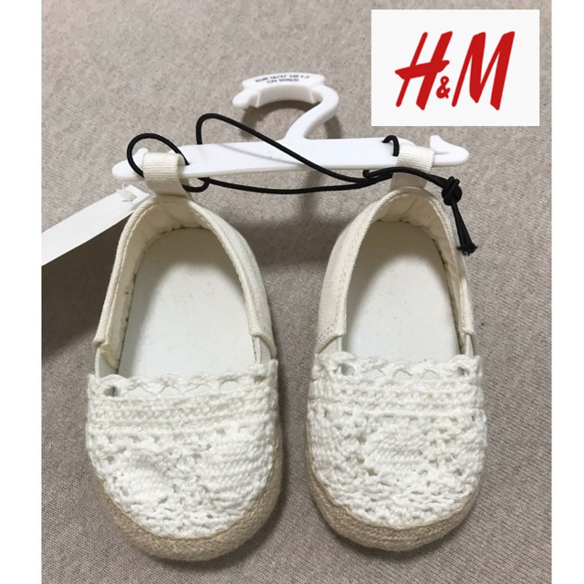 H&M(エイチアンドエム)のH&M ベビー（ガール）新品未使用 キッズ/ベビー/マタニティのベビー靴/シューズ(~14cm)(フラットシューズ)の商品写真