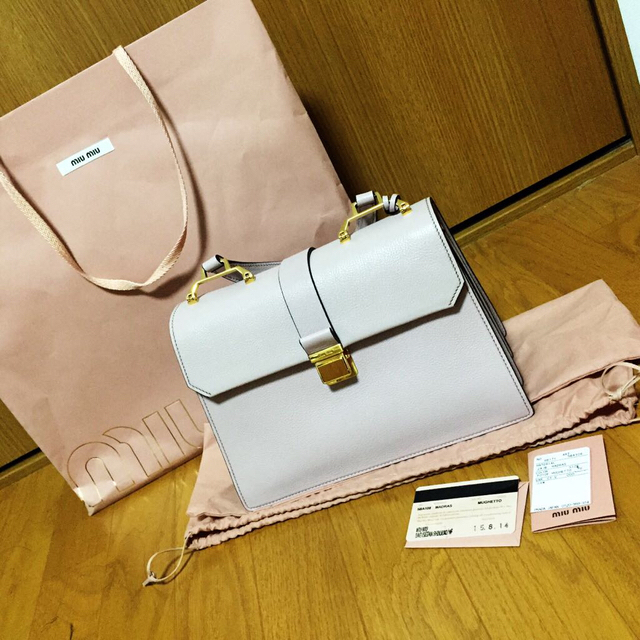 miumiu(ミュウミュウ)のmiumiu 2015aw新作bag新品 レディースのバッグ(ハンドバッグ)の商品写真