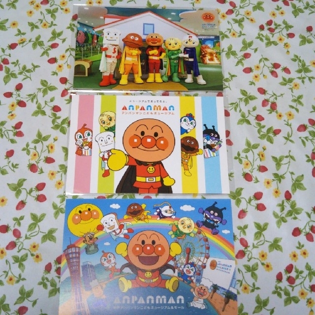 アンパンマン(アンパンマン)のアンパンマンミュージアム　タンバリン＆マラカス＆ポストカード キッズ/ベビー/マタニティのおもちゃ(楽器のおもちゃ)の商品写真
