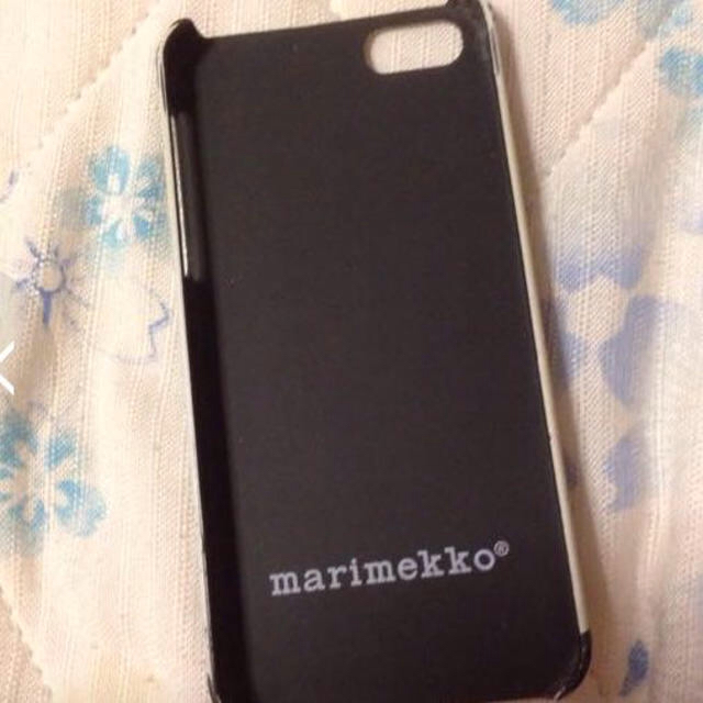 marimekko(マリメッコ)のマリメッコiPhoneケース スマホ/家電/カメラのスマホアクセサリー(モバイルケース/カバー)の商品写真