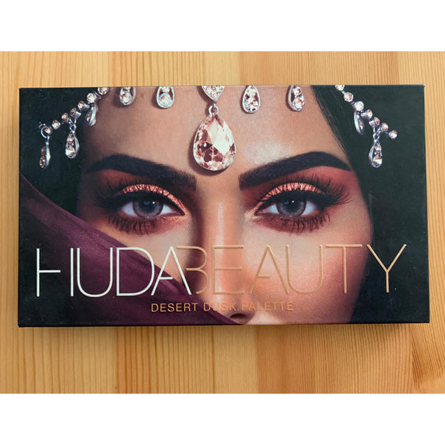 HUDA BEAUTY アイシャドウ