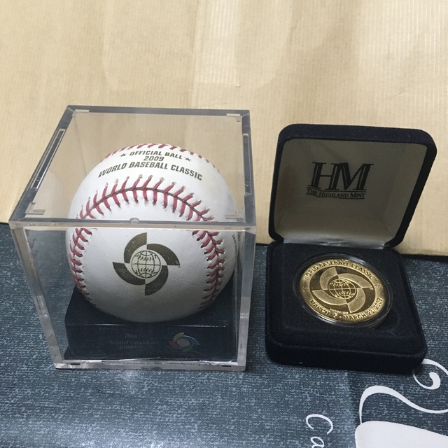 Rawlings(ローリングス)のWBC    公式ボールと優勝メダル スポーツ/アウトドアの野球(記念品/関連グッズ)の商品写真