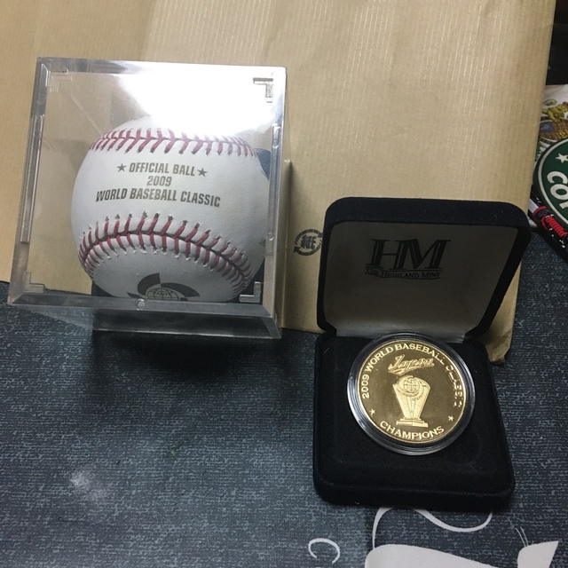 Rawlings(ローリングス)のWBC    公式ボールと優勝メダル スポーツ/アウトドアの野球(記念品/関連グッズ)の商品写真
