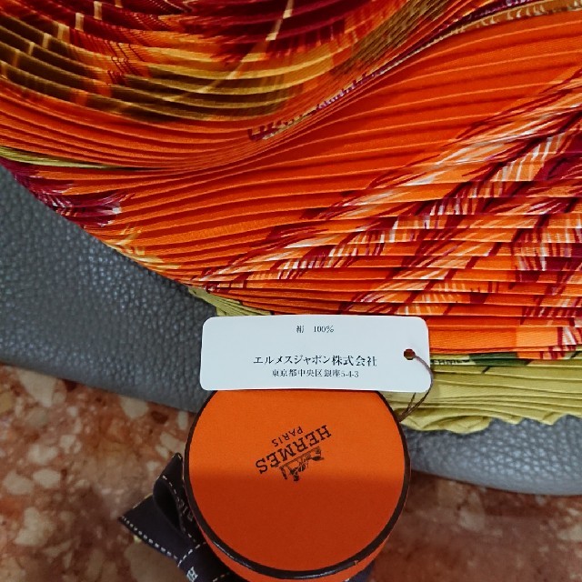 Hermes(エルメス)の専用‼️完売‼️エルメスのプリーツ花柄スカーフ レディースのファッション小物(バンダナ/スカーフ)の商品写真