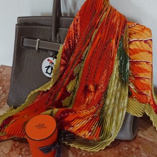 エルメス(Hermes)の専用‼️完売‼️エルメスのプリーツ花柄スカーフ(バンダナ/スカーフ)