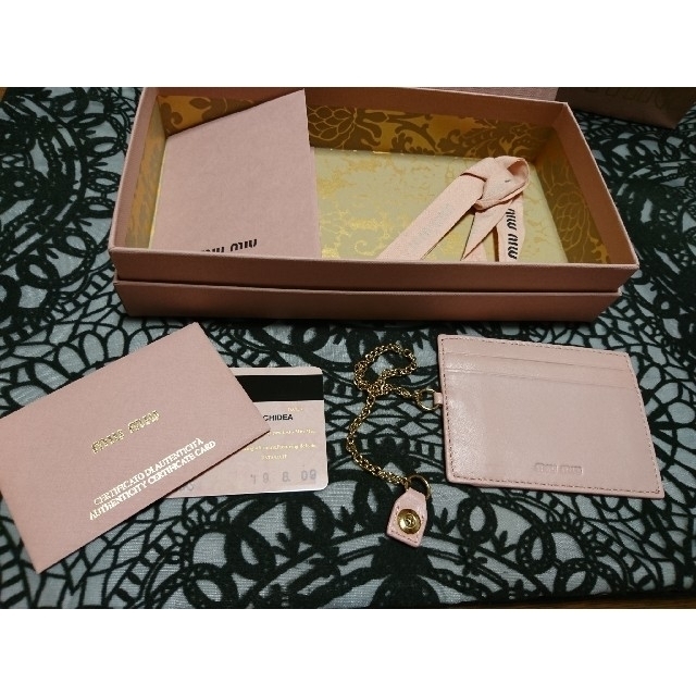miumiu(ミュウミュウ)のmiumiu カードケース 正規品 レディースのファッション小物(パスケース/IDカードホルダー)の商品写真