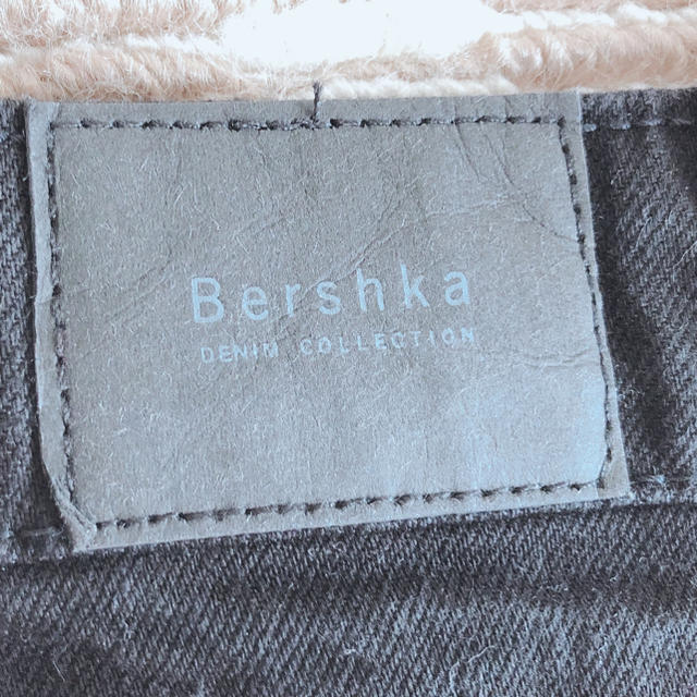 Bershka(ベルシュカ)の【Bershka】ワイドデニムパンツ ブラック レディースのパンツ(デニム/ジーンズ)の商品写真
