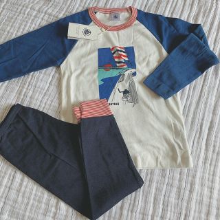 プチバトー(PETIT BATEAU)の☆プチバトー 19SS セール☆バイカラープリント長袖パジャマ 6a(パジャマ)