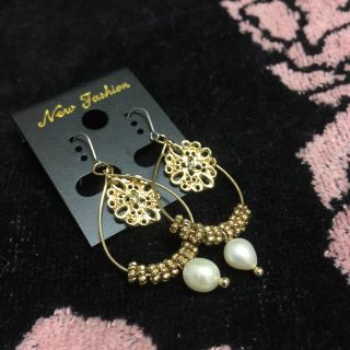 クチュールブローチ(Couture Brooch)の★新品未使用品★ワールド社製★パールとストーンの可愛いピアス★フックピアス★(ピアス)