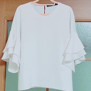 ザラ(ZARA)のフリルシャツ半袖  ホワイト ZARA (カットソー(半袖/袖なし))