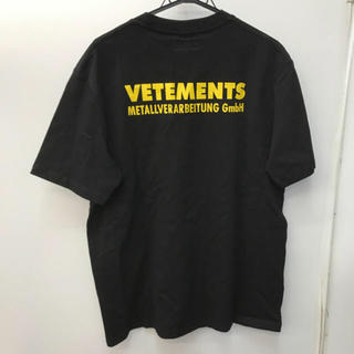 VETEMENTS ヴェトモン ロゴTシャツ ブラック イエロー L(Tシャツ/カットソー(半袖/袖なし))