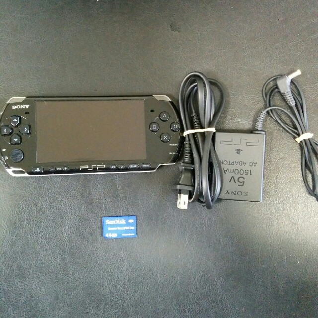 PlayStation Portable(プレイステーションポータブル)のpsp3000 エンタメ/ホビーのゲームソフト/ゲーム機本体(携帯用ゲーム機本体)の商品写真