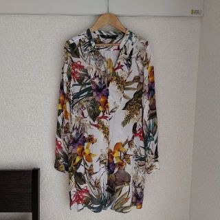 ザラ(ZARA)のZARA WOMAN ボタニカル柄 チュニック(チュニック)