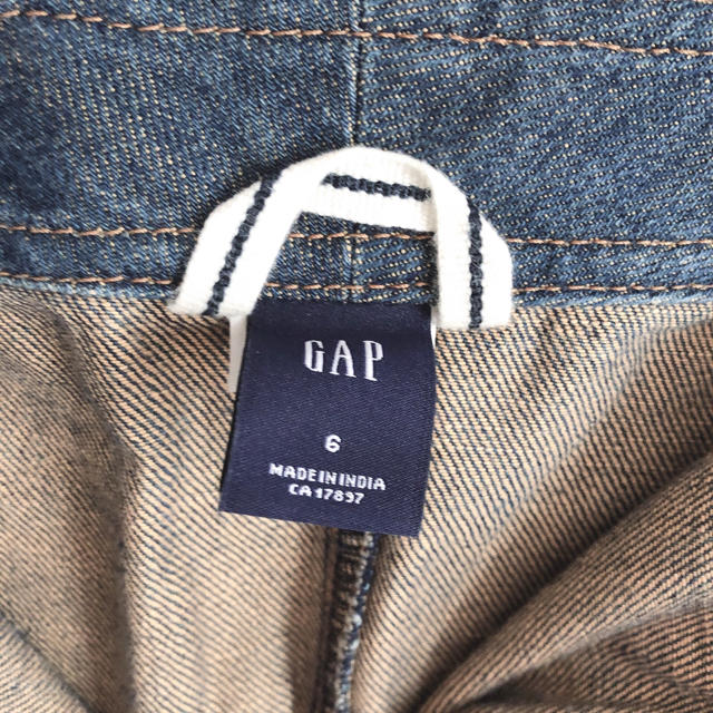 GAP(ギャップ)のGAP 前ボタンデニムスカート レディースのスカート(ひざ丈スカート)の商品写真