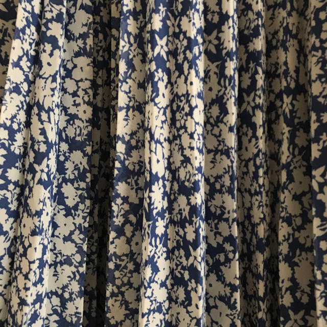 LOWRYS FARM(ローリーズファーム)の新品  ローリーズファーム  花柄プリーツスカート レディースのスカート(ロングスカート)の商品写真