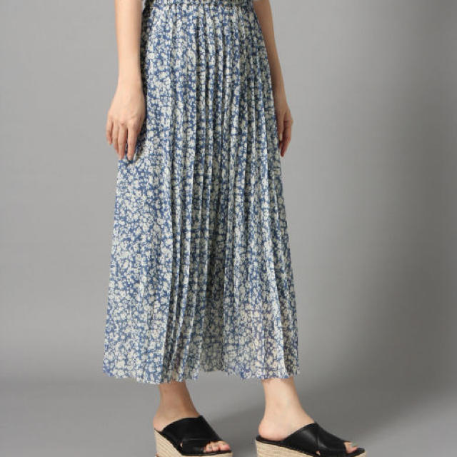 LOWRYS FARM(ローリーズファーム)の新品  ローリーズファーム  花柄プリーツスカート レディースのスカート(ロングスカート)の商品写真