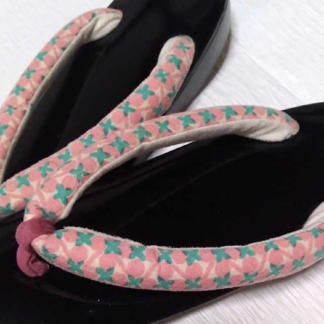 【草履】ウレタン ピンク ポップ 幾何学模様 レディースの靴/シューズ(下駄/草履)の商品写真