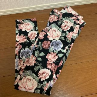 イング(INGNI)のINGNI 花柄パンツ(スキニーパンツ)