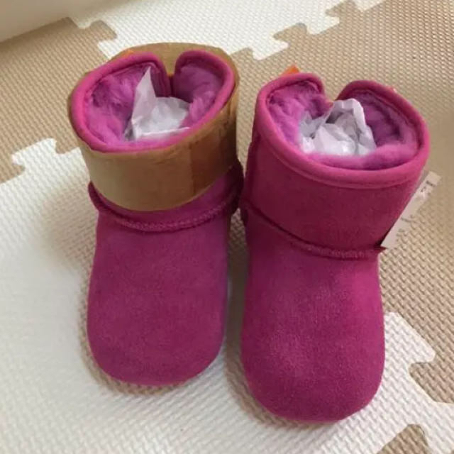 ugg kids ムートンブーツ 4/5 12-18  未使用品濃ピンク