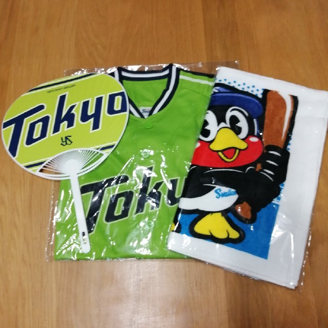 東京ヤクルトスワローズ(トウキョウヤクルトスワローズ)のヤクルトスワローズ キッズ ユニフォーム  タオル セット 130 スポーツ/アウトドアの野球(応援グッズ)の商品写真