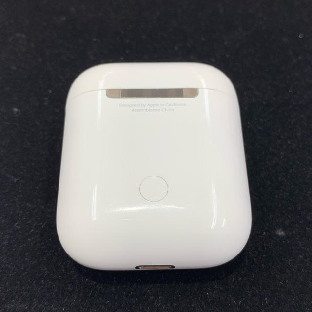 Apple(アップル)の【滉様専用】AirPods ケースのみ【値下げしました】 スマホ/家電/カメラのオーディオ機器(ヘッドフォン/イヤフォン)の商品写真