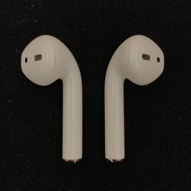 Apple(アップル)の【滉様専用】AirPods ケースのみ【値下げしました】 スマホ/家電/カメラのオーディオ機器(ヘッドフォン/イヤフォン)の商品写真