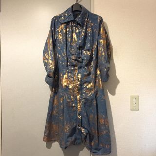 ヴィヴィアンウエストウッド(Vivienne Westwood)のAnglomania×Lee ゴールドペインティングデニムドレス(ひざ丈ワンピース)