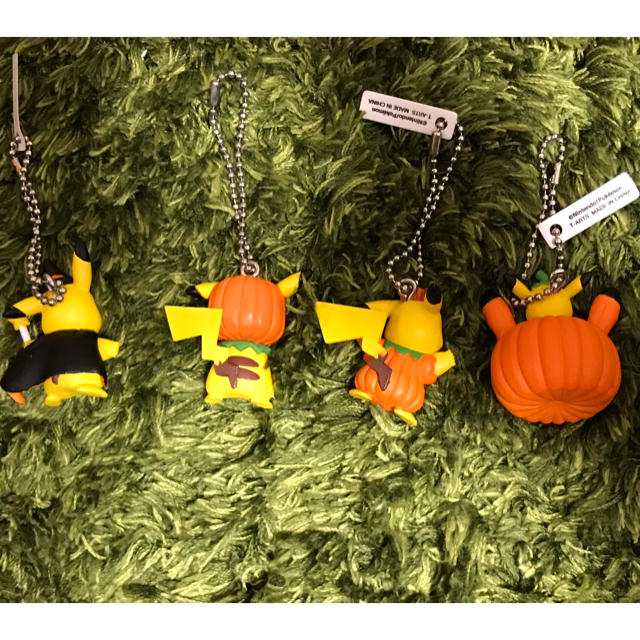 ポケモン(ポケモン)のピカチュウ   ハロウィン カプセルトイ レディースのファッション小物(キーホルダー)の商品写真