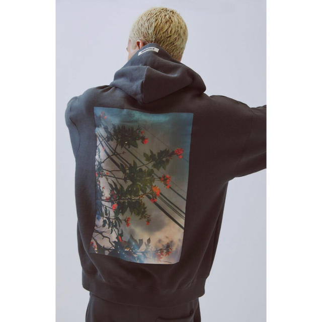 100%新品 FEAR OF GOD - Essentials Photo Series Pullover Hoodieの通販 by DiV shop|フィアオブゴッドならラクマ NEW ARRIVAL