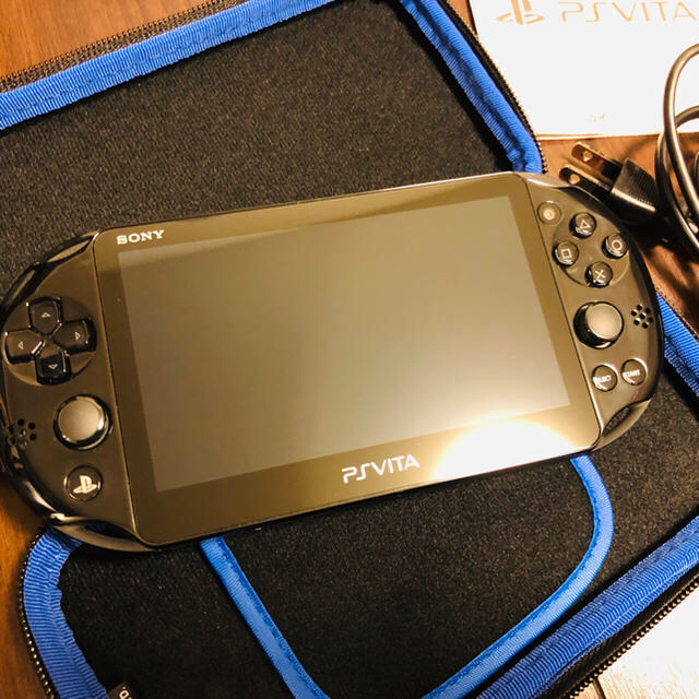 携帯用ゲーム機本体PlayStation®Vita（PCH-2000シリーズ) 超美品！