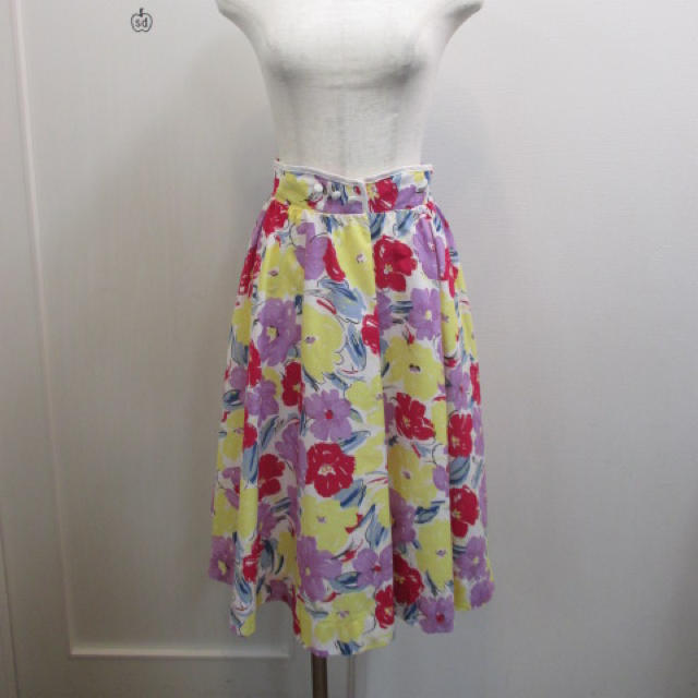 Lily Brown(リリーブラウン)の大花スカート レディースのスカート(ひざ丈スカート)の商品写真
