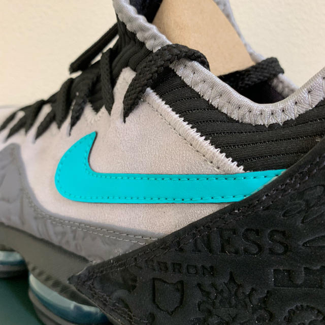 NIKE(ナイキ)のATMOS × NIKE LEBRON 16 CLEAR JADE 26.5cm メンズの靴/シューズ(スニーカー)の商品写真