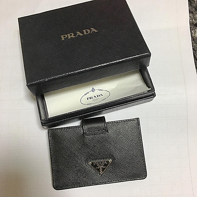 PRADA カードケース 未使用品