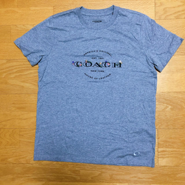 COACH(コーチ)の【新品】COACH ブランドロゴTシャツ グレー フラワー 花柄 レディースのトップス(Tシャツ(半袖/袖なし))の商品写真