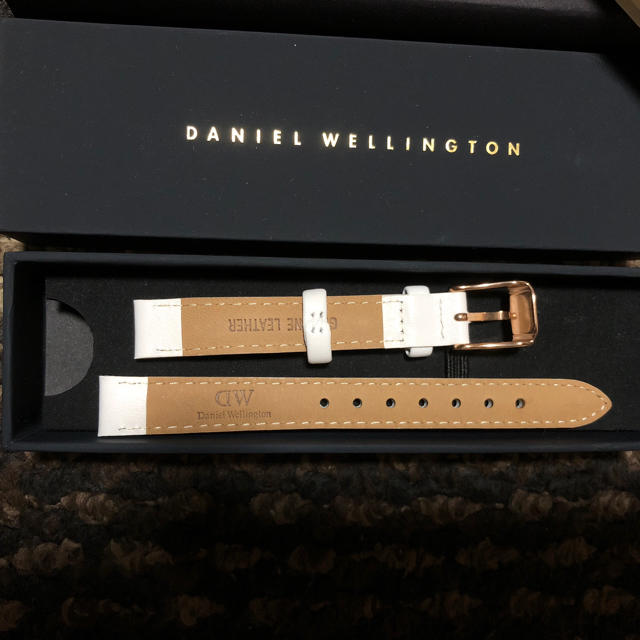 Daniel Wellington(ダニエルウェリントン)のぱる子様専用です！ダニエルウェリントン 白レザー替えベルト28mm用  レディースのファッション小物(腕時計)の商品写真