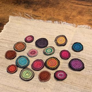 チャイハネ(チャイハネ)のモン族古布◎刺繍ワッペン◎17個セット(生地/糸)