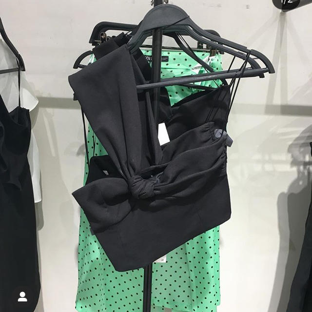 ZARA(ザラ)のZARA 今季 ワンショルダー レディースのトップス(カットソー(半袖/袖なし))の商品写真