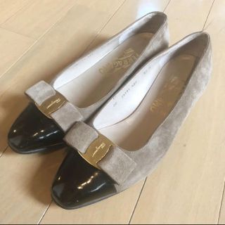 サルヴァトーレフェラガモ(Salvatore Ferragamo)のフェラガモ ヴァラ スウェードパンプス(ハイヒール/パンプス)