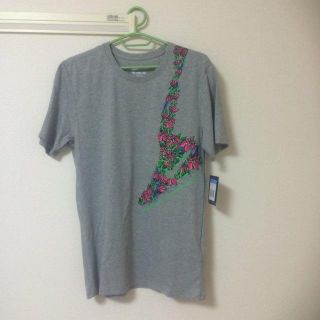 ナイキ(NIKE)の《新品》 NIKE Tシャツ(Tシャツ/カットソー(半袖/袖なし))