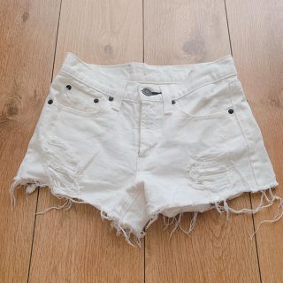 マウジー(moussy)のホワイトデニムショートパンツ (ショートパンツ)