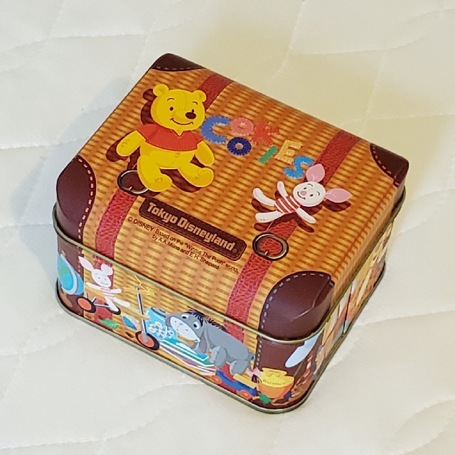Disney 東京ディズニーランド お菓子の缶箱 パッチワーク風 くまのプーさんの通販 By Tartaruga1185 S Shop ディズニー ならラクマ