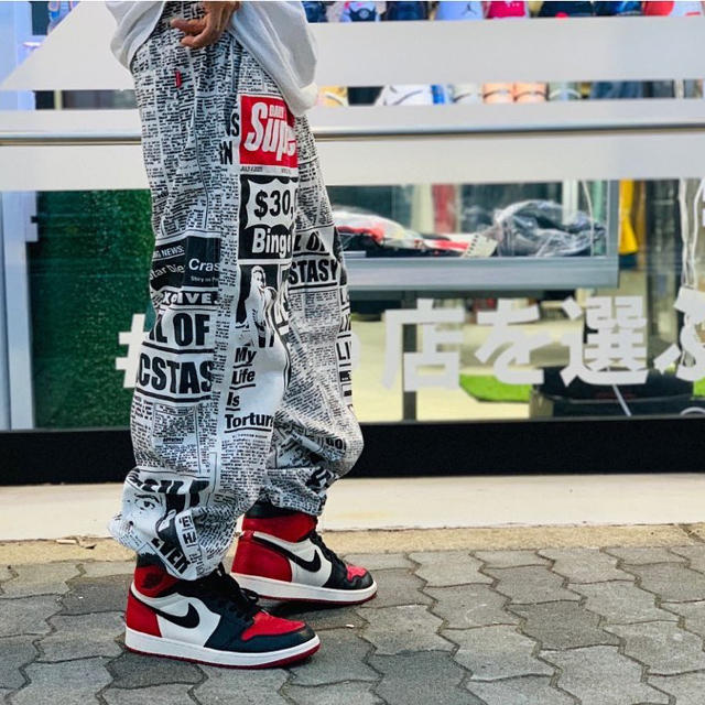 Supreme(シュプリーム)のsupreme newsprint skate pants 18aw  メンズのパンツ(その他)の商品写真