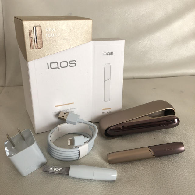 IQOS(アイコス)のiQOS3 ブリリアント ゴールド 超美品 メンズのファッション小物(タバコグッズ)の商品写真