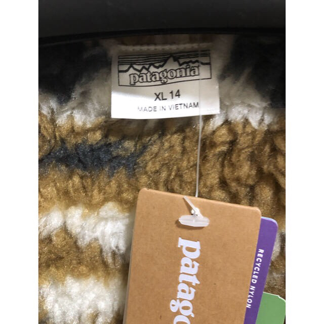 patagonia(パタゴニア)の新品パタゴニア インファーノジャケット ベージュ XLボーイズ レディースのジャケット/アウター(ブルゾン)の商品写真