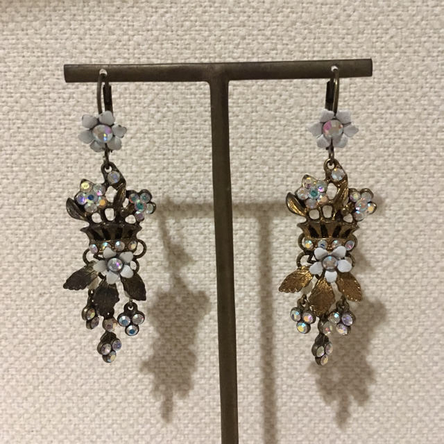 ロマンティック箱付Michal Negrin ミハエルネグリン ロングピアス白系ウエディング